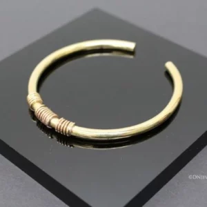 Bracelet jonc avec fil enroulé